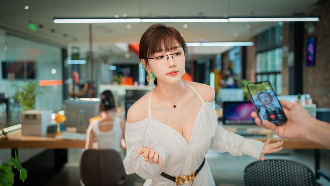 完蛋!我被美女包围了!之前传游戏截图