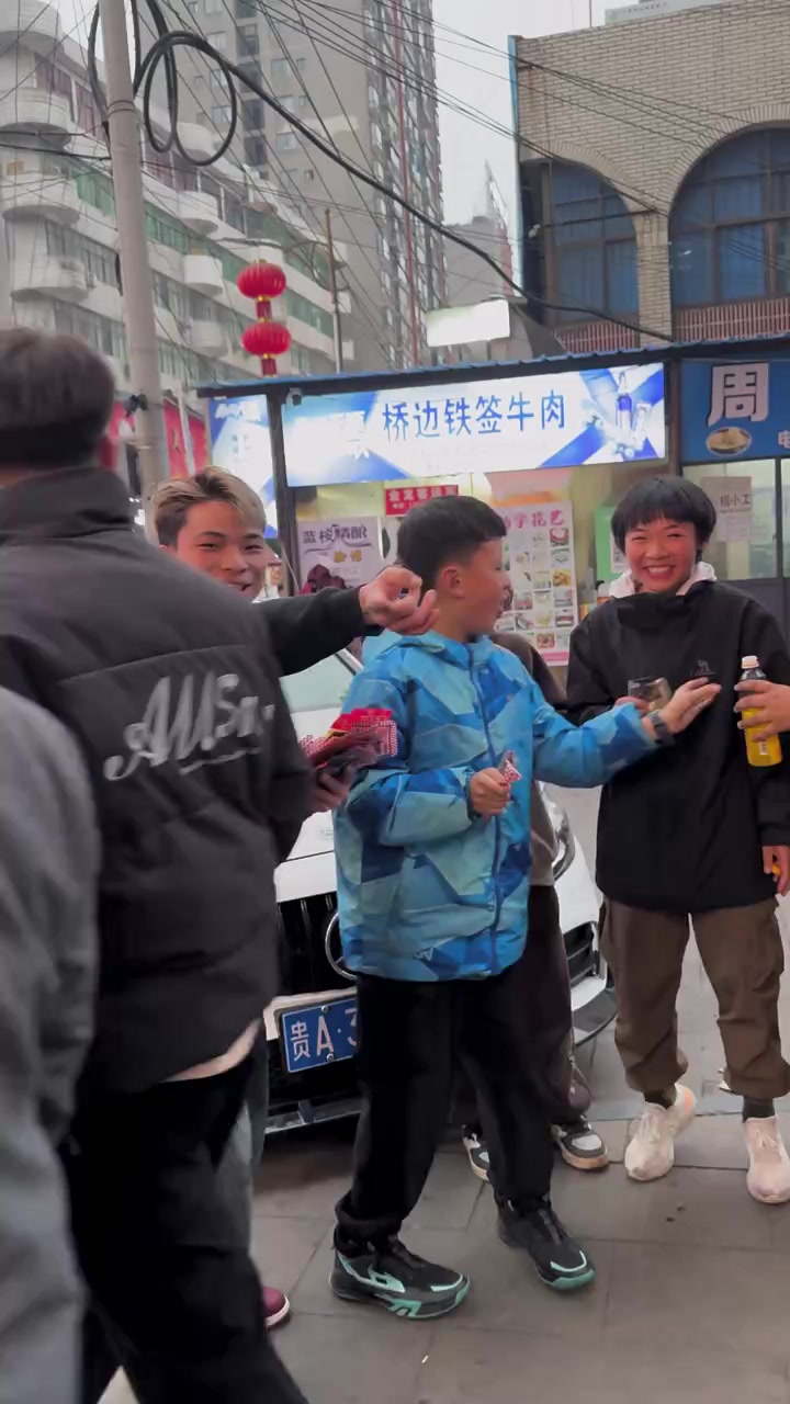 像这样的辣条，你一次敢吃几包呢哈哈哈❤️💛😂截图