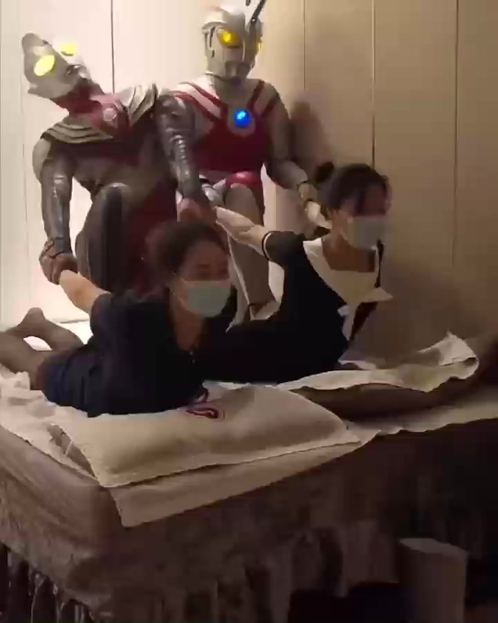 奥特曼在地球的第一个视频