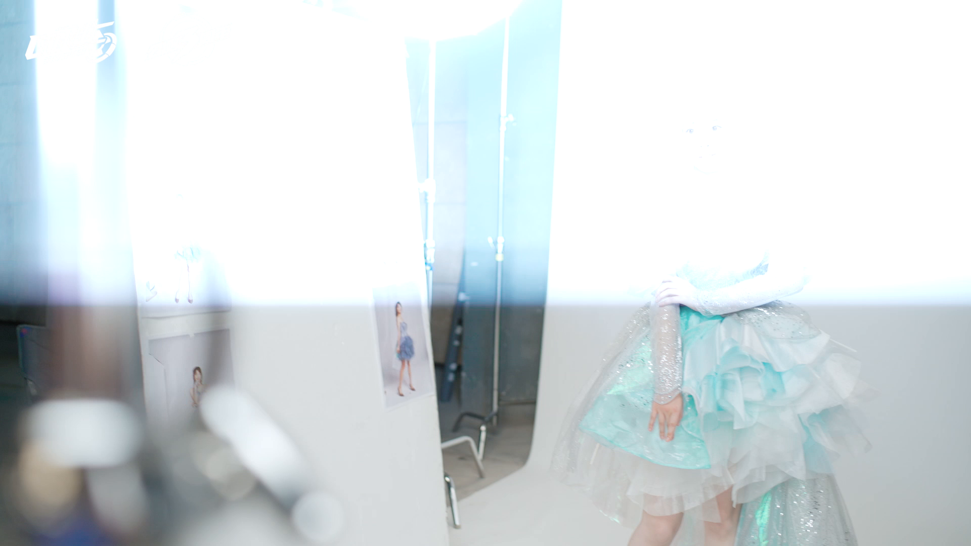 零号机甲驾驶官张含韵拍摄花絮放送中